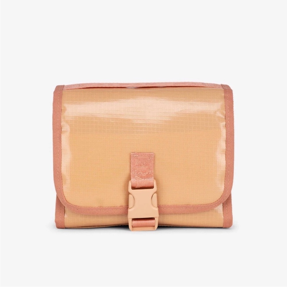 NWT Calpak Terra Hanging Toiletry Case